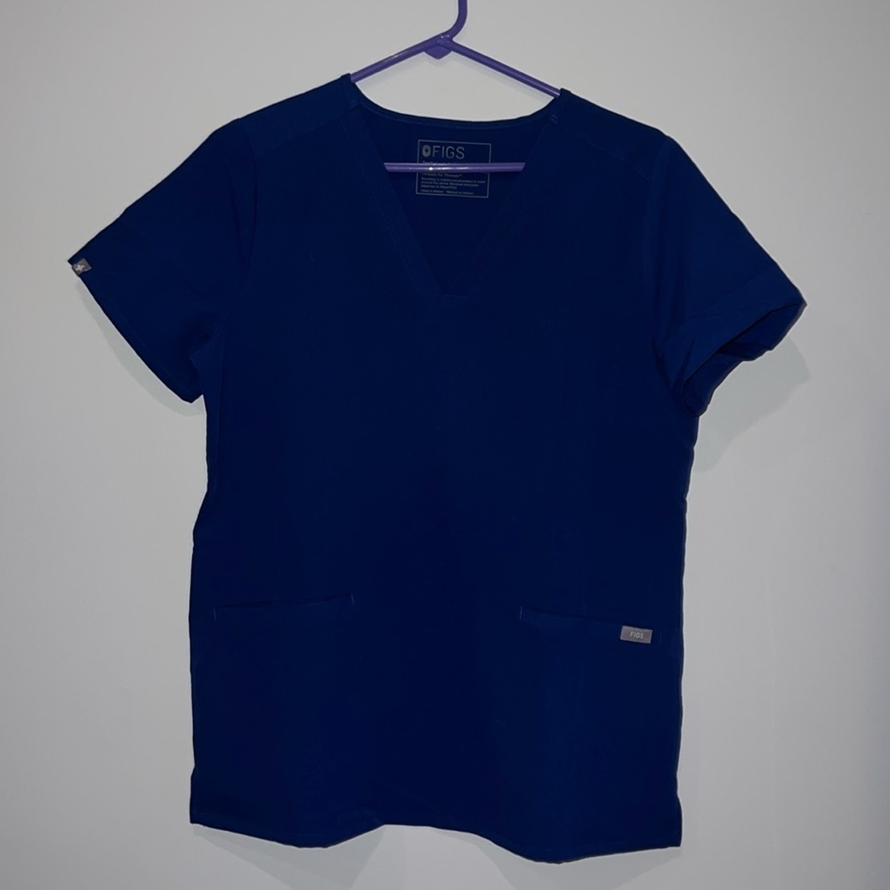 Figs 2 pocket scrub top